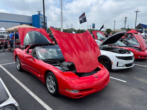 Used 1997 Chevrolet Corvette Coupe w/ Performance Handling Pkg image 12