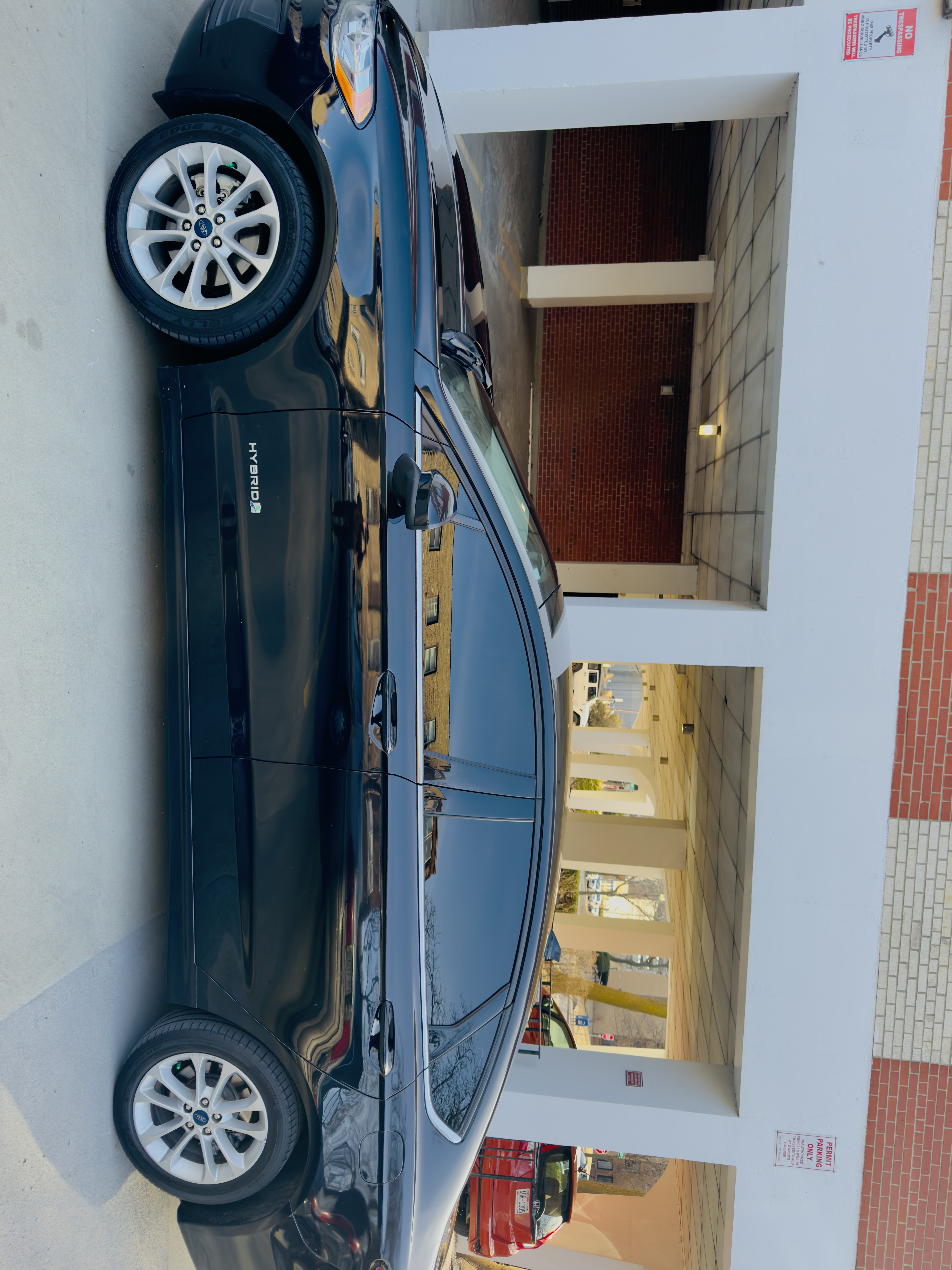 Used 2019 Ford Fusion SE FWD image 4