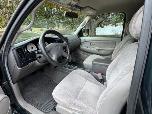 Used 2004 Toyota Tacoma PreRunner image 9