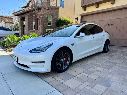 Used 2020 Tesla Model 3 Long Range image 1