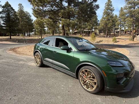 Used 2025 Porsche Macan 4S Electric image 10