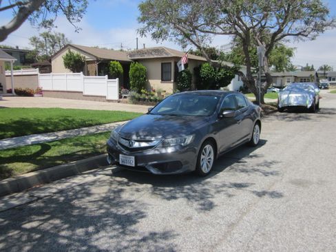 Used 2017 Acura ILX FWD image 4