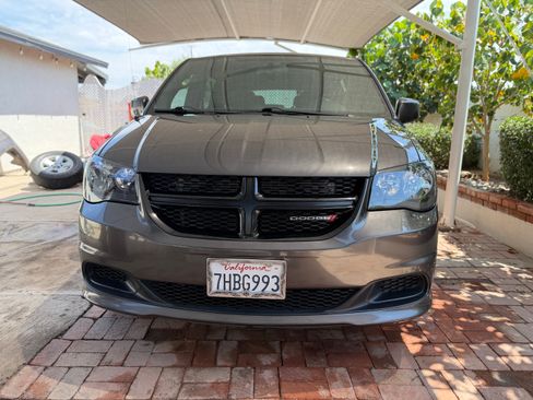 Used 2014 Dodge Grand Caravan SE FWD image 4