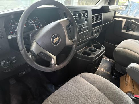 Used 2016 Chevrolet Express 2500 image 8