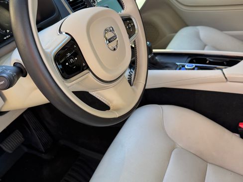 Used 2022 Volvo XC90 T5 Momentum w/ Protection Package Premier image 4