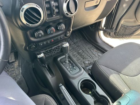 Used 2014 Jeep Wrangler Unlimited Sahara w/ Connectivity Group image 19