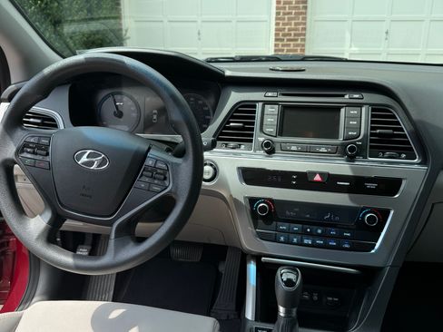 Used 2016 Hyundai Sonata SE FWD image 12