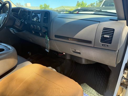 Used 2007 Chevrolet Silverado 2500 W/T w/ LS Package AWD/4WD image 20