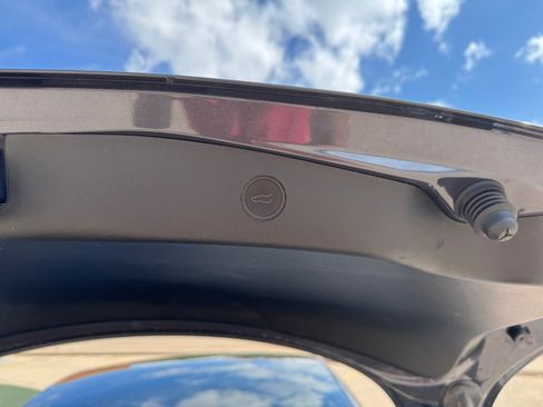 Used 2023 Tesla Model 3 Standard Range image 8