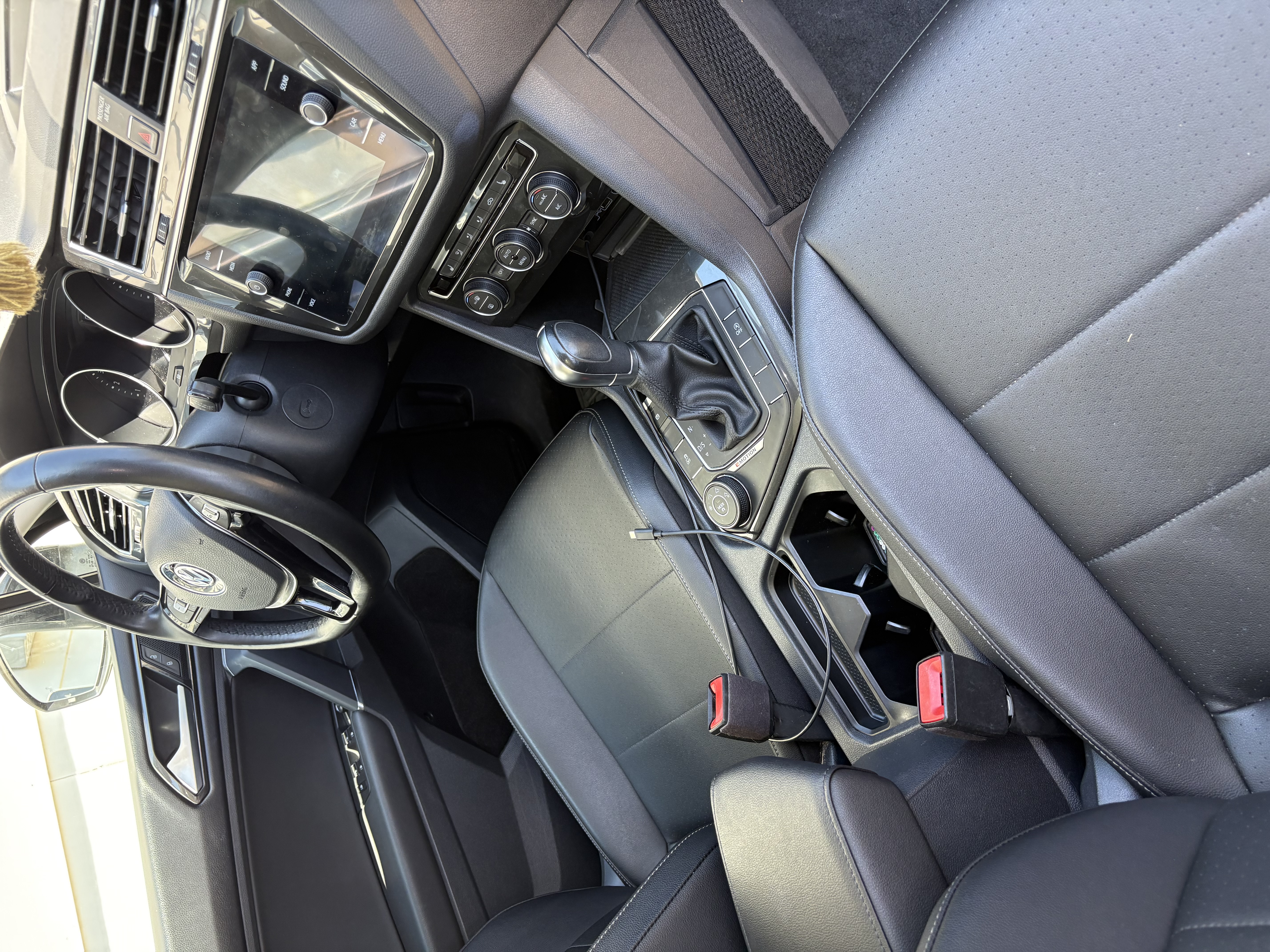 Used 2018 Volkswagen Tiguan SE w/ Panoramic Sunroof Package AWD/4WD image 23