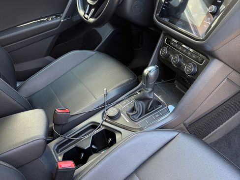 Used 2018 Volkswagen Tiguan SE w/ Panoramic Sunroof Package AWD/4WD image 23