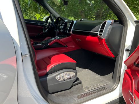 Used 2015 Porsche Cayenne Diesel image 13