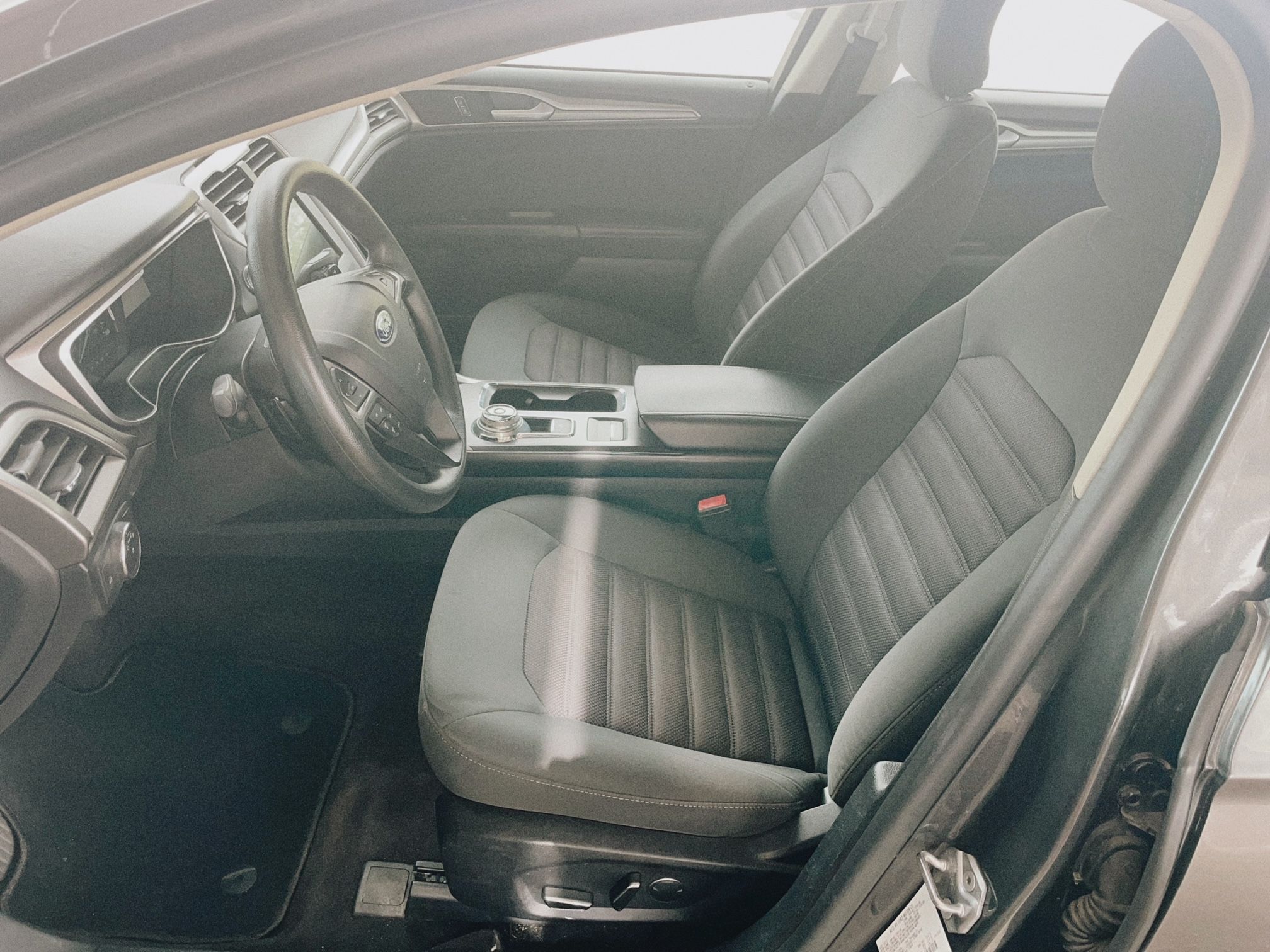 Used 2017 Ford Fusion SE w/ Fusion SE Technology Package FWD image 13