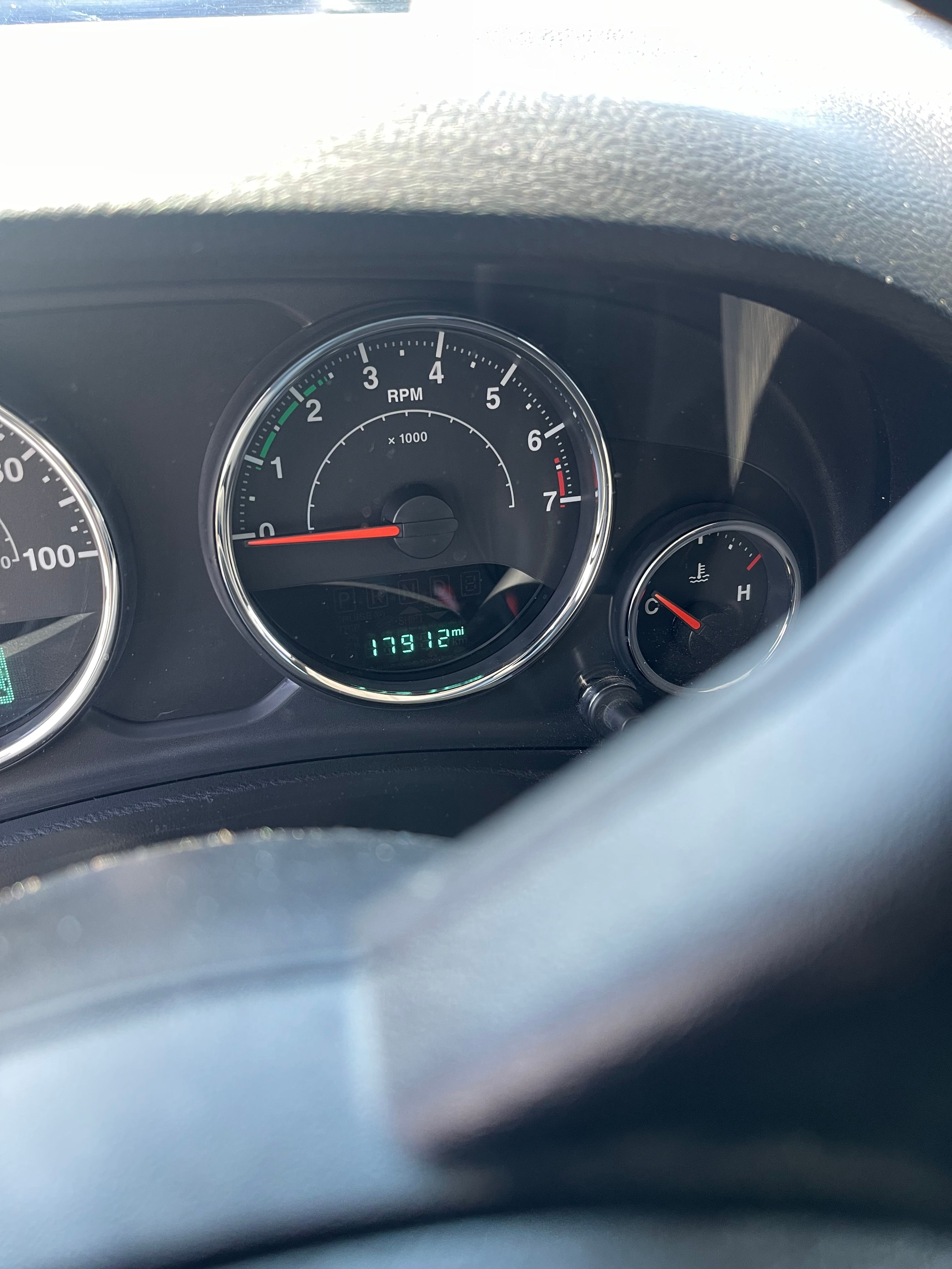 Used 2018 Jeep Wrangler Unlimited Rubicon w/ Connectivity Group AWD/4WD image 9