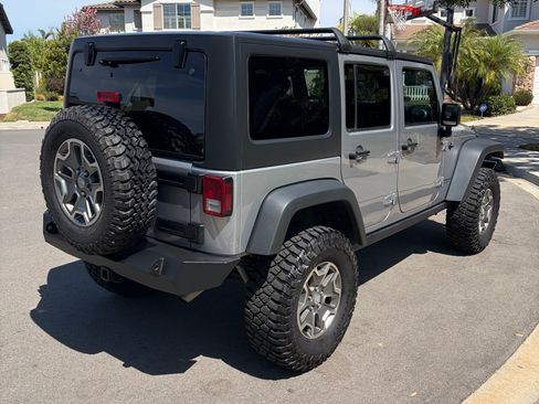 Used 2015 Jeep Wrangler Unlimited Rubicon w/ Connectivity Group AWD/4WD image 4