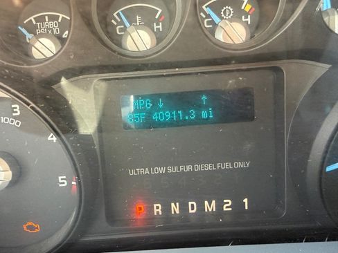 Used 2011 Ford F550 2WD Regular Cab Super Duty image 8