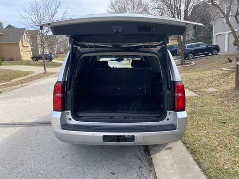 Used 2017 Chevrolet Suburban LT image 5