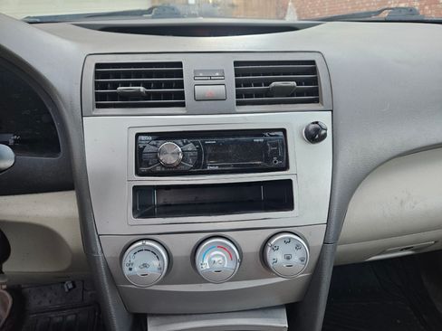 Used 2011 Toyota Camry LE image 8