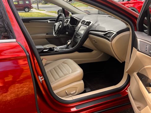 Used 2014 Ford Fusion SE w/ Equipment Group 202A image 10