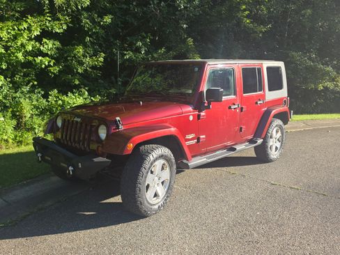 Used 2009 Jeep Wrangler Unlimited Sahara w/ Trailer Tow Group AWD/4WD image 2