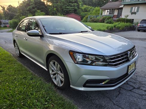Used 2019 Volkswagen Passat 2.0T Wolfsburg w/ Wheels & Sunroof Package FWD image 1