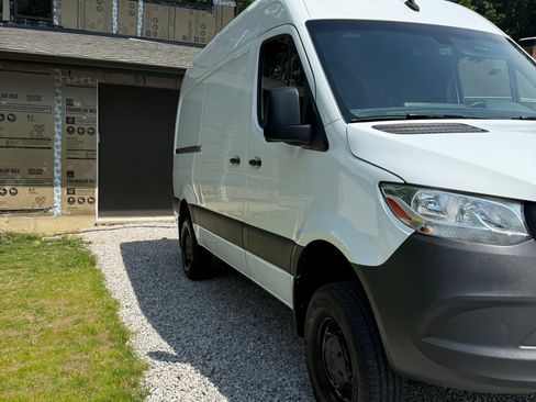 Used 2020 Mercedes-Benz Sprinter 2500 image 4