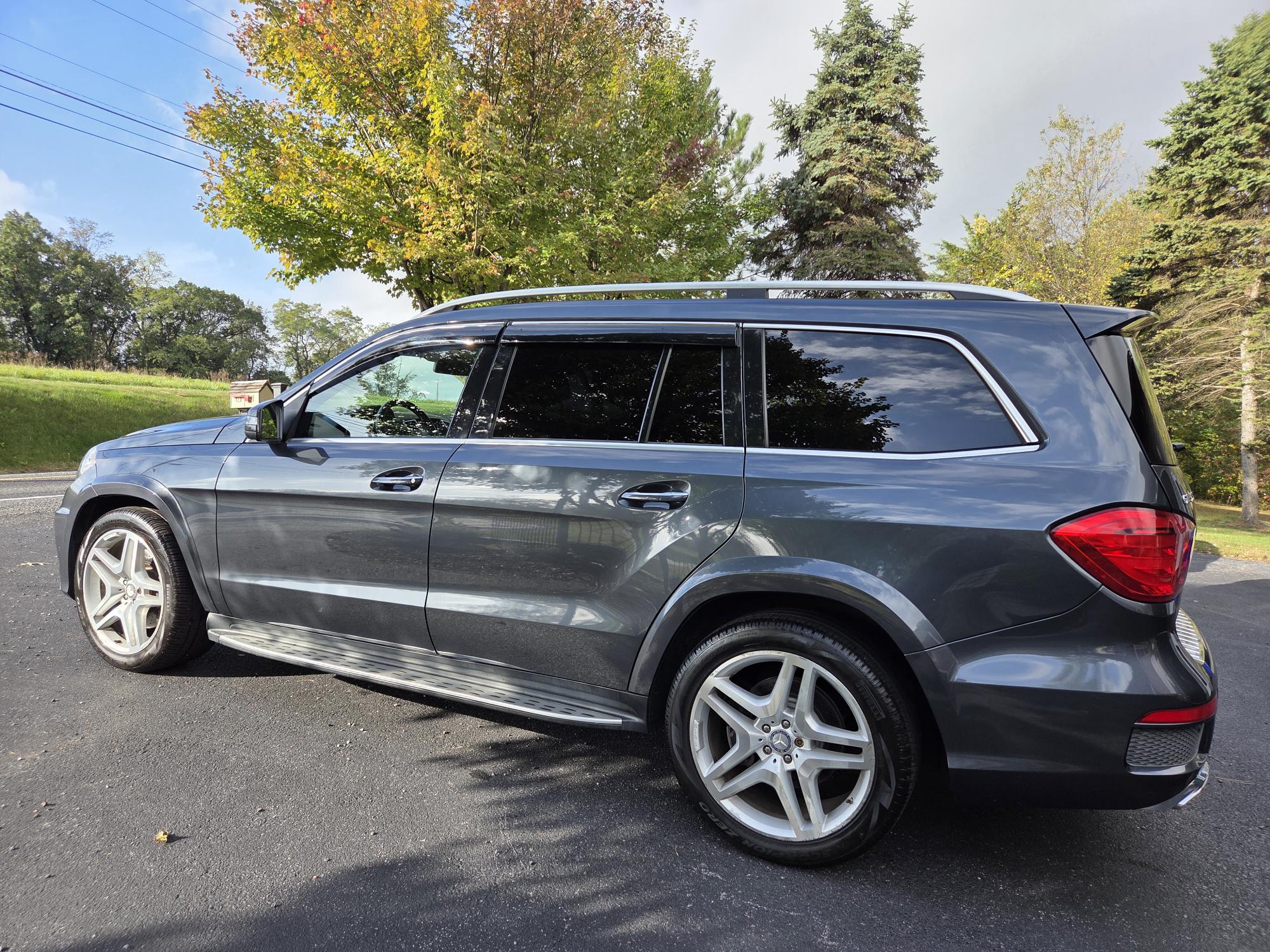 Used 2013 Mercedes-Benz GL 550 4MATIC image 4