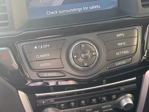 Used 2019 Nissan Pathfinder SV image 18