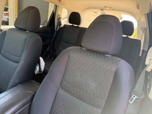 Used 2018 Nissan Rogue SV image 13