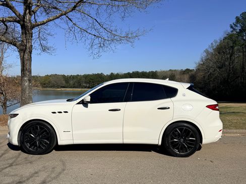 Used 2018 Maserati Levante GranLusso image 4