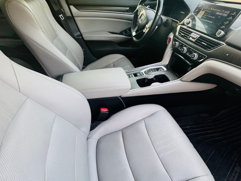 Used 2019 Honda Accord Touring image 6