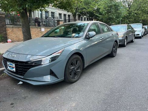 Used 2022 Hyundai Elantra SEL FWD image 8