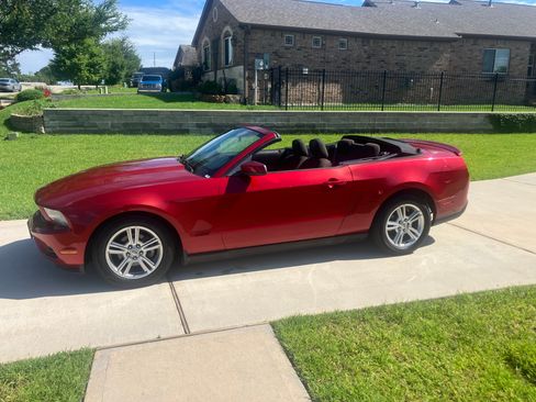 Used 2010 Ford Mustang Premium RWD image 11