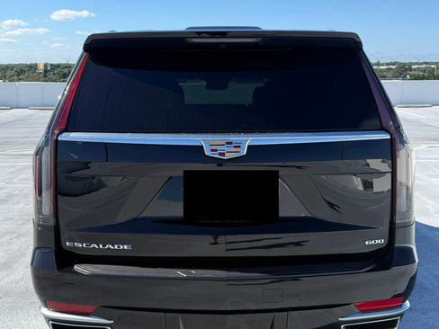 Used 2024 Cadillac Escalade ESV Luxury image 4