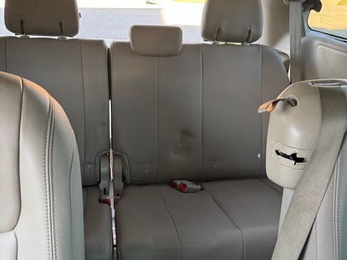 Used 2015 Toyota Sienna XLE image 16