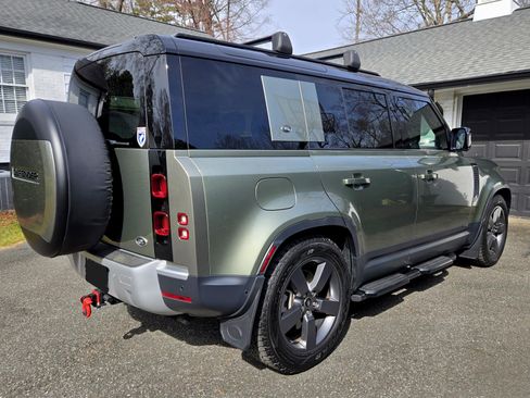 Used 2021 Land Rover Defender 110 SE image 5