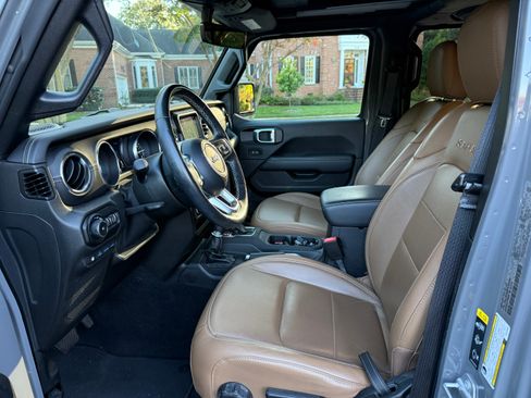 Used 2021 Jeep Wrangler Unlimited Sahara w/ Cold Weather Group image 10