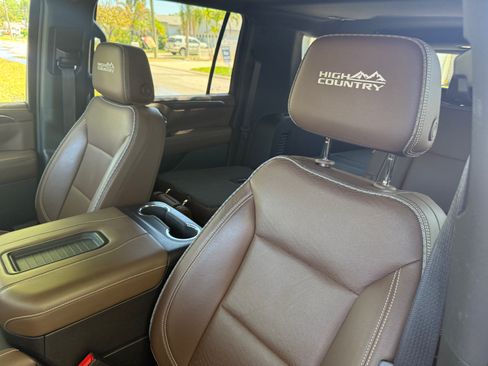 Used 2022 Chevrolet Suburban High Country image 9