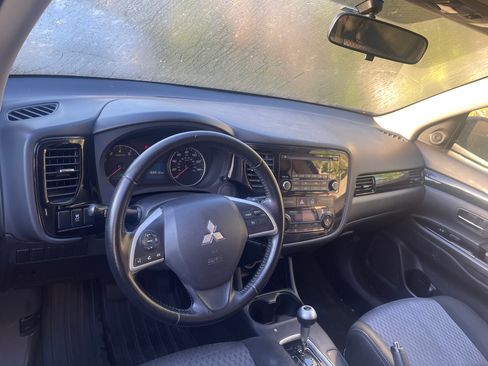 Used 2015 Mitsubishi Outlander ES image 19