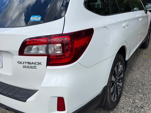 Used 2017 Subaru Outback 2.5i Limited AWD/4WD image 6