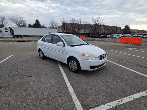 Used 2009 Hyundai Accent GLS image 2
