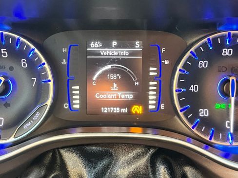 Used 2019 Chrysler Pacifica Touring Plus w/ Cold Weather Group image 2