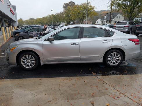 Used 2015 Nissan Altima 2.5 S w/ Power Driver Seat Package image 2