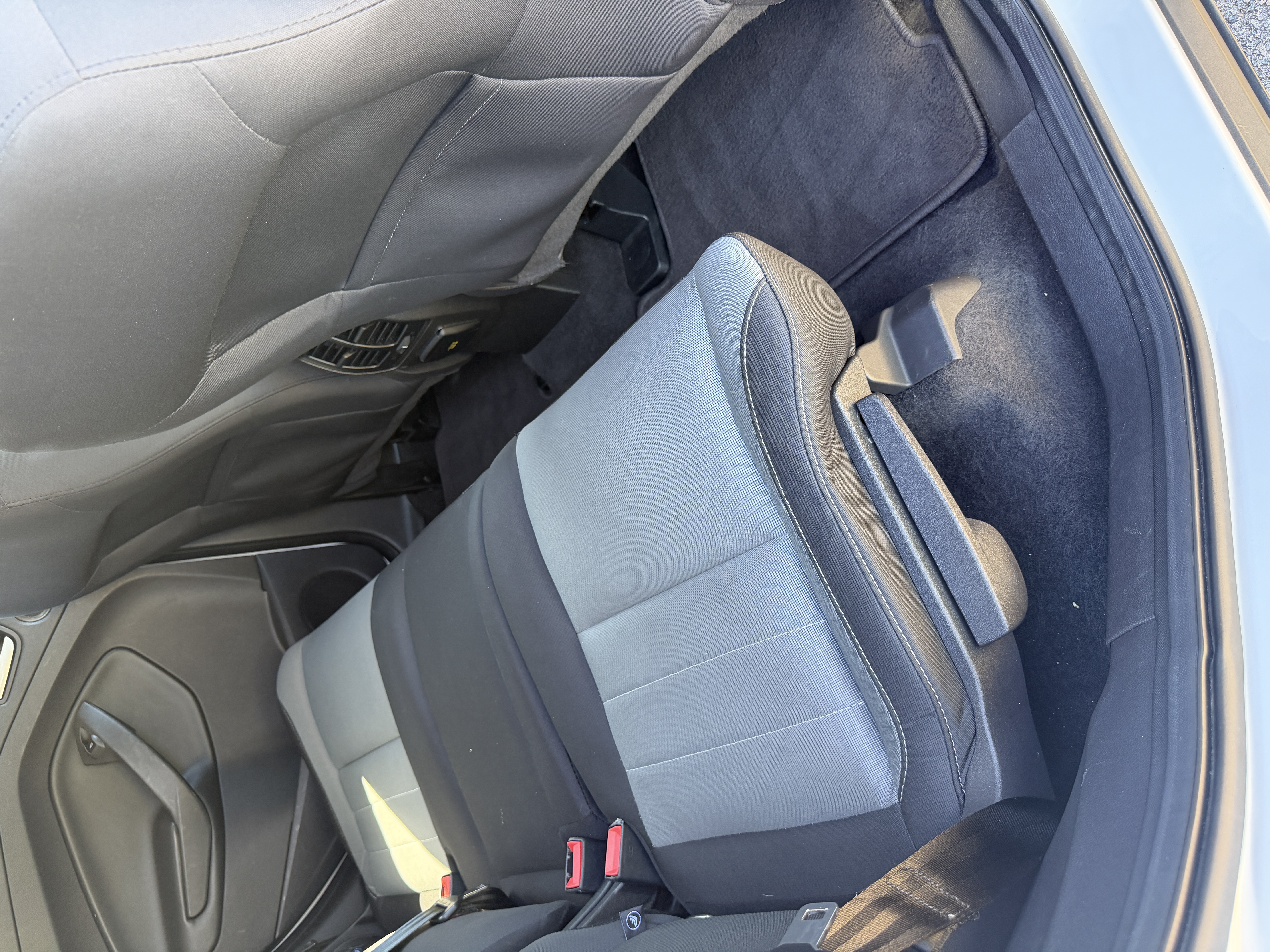 Used 2016 Ford Escape SE w/ Equipment Group 201A FWD image 9