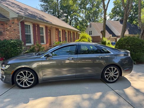 Used 2019 Lincoln MKZ Reserve w/ Reserve Plus Package FWD image 1