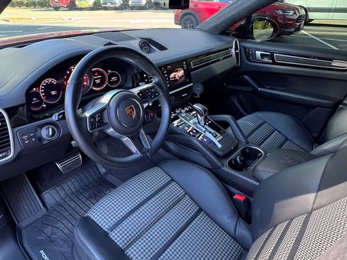 Used 2022 Porsche Cayenne GTS AWD/4WD image 15