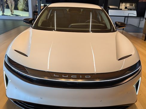 Used 2025 Lucid Air Touring AWD/4WD image 1