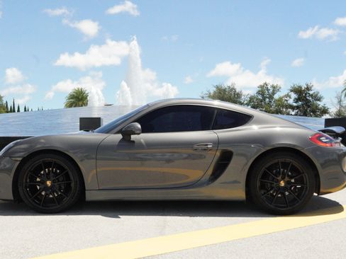 Used 2016 Porsche Cayman image 1