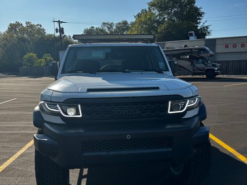 Used 2012 Toyota FJ Cruiser Sport Utility 2D w/ Convenience Pkg image 5