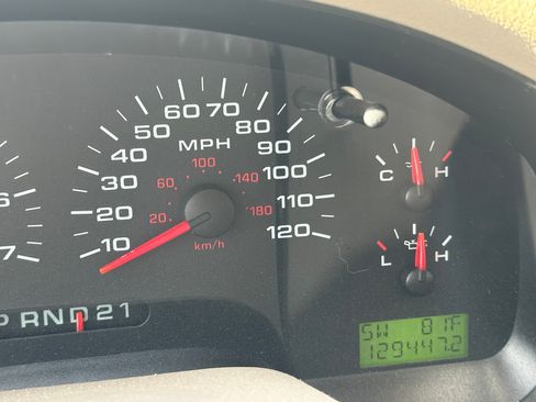 Used 2005 Ford F150 XLT image 9